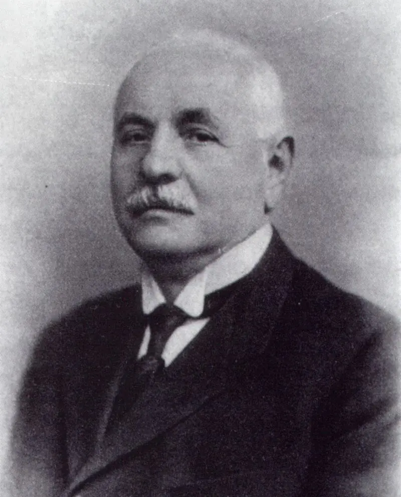 Founder 3 1 800x990 1