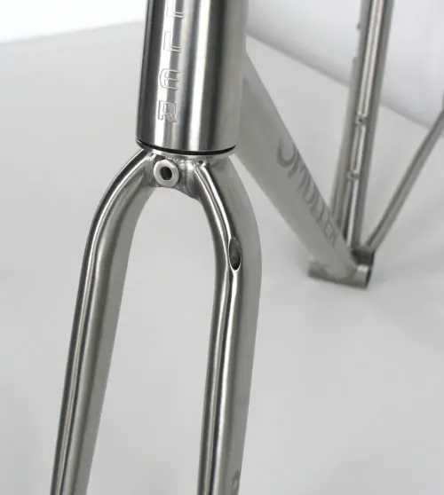 BMJ Forkcablehole E1665272169354