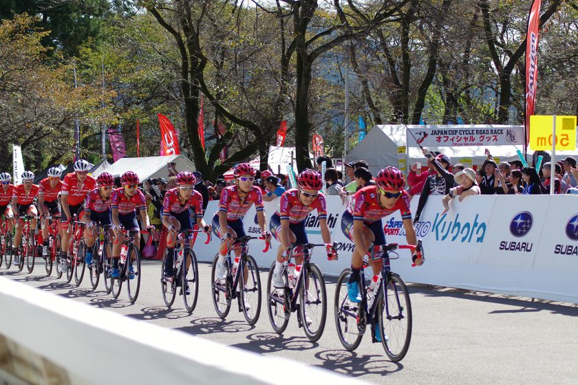 18ジャパンカップサイクルロードレース 現地レポートまとめ 5 ロードレース表彰式まで サイクルジャパン