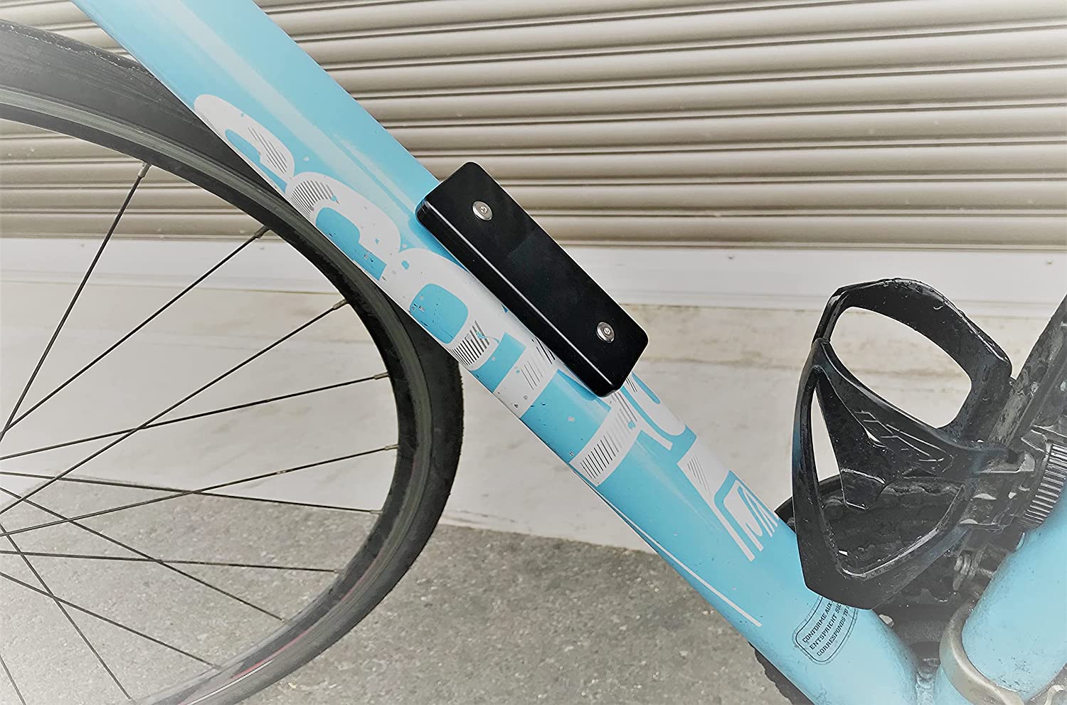 新品Apple Air Tag自転車取付け用ケースキット ドリンクホルダー等に 特殊ボルト/レンチ付属 特価品 