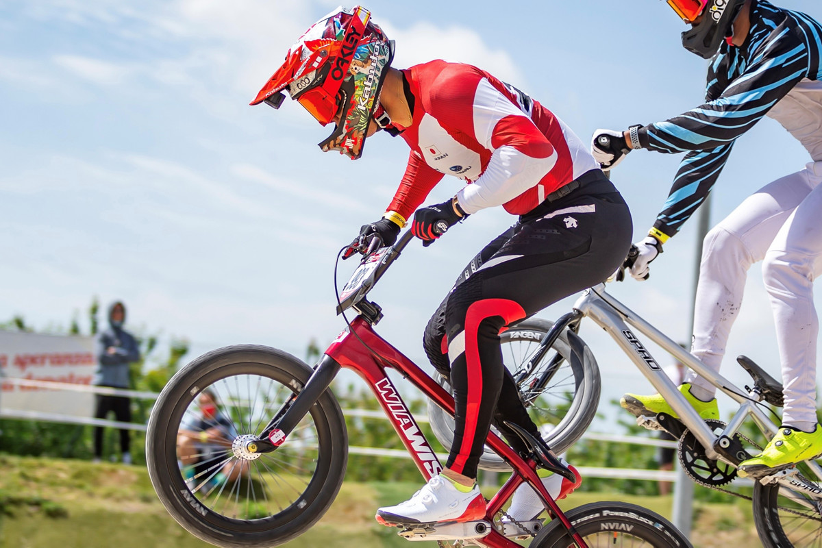 デサント、自転車競技BMXレーシング日本代表ウエアを開発、供給 | サイクルジャパン