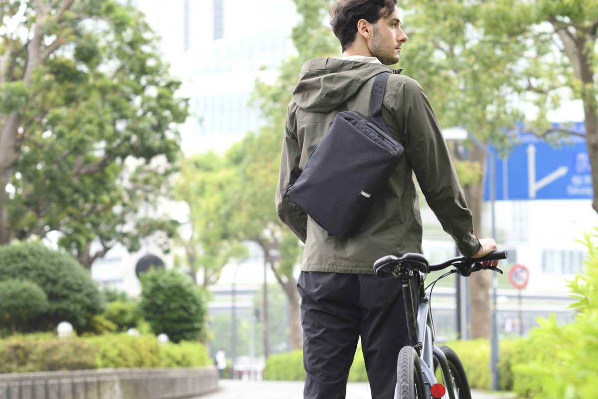 カバンメーカーが提案する、自転車に似合うミニマルなショルダーバッグ『ハンスリーSDH』｜ace. サイクルジャパン